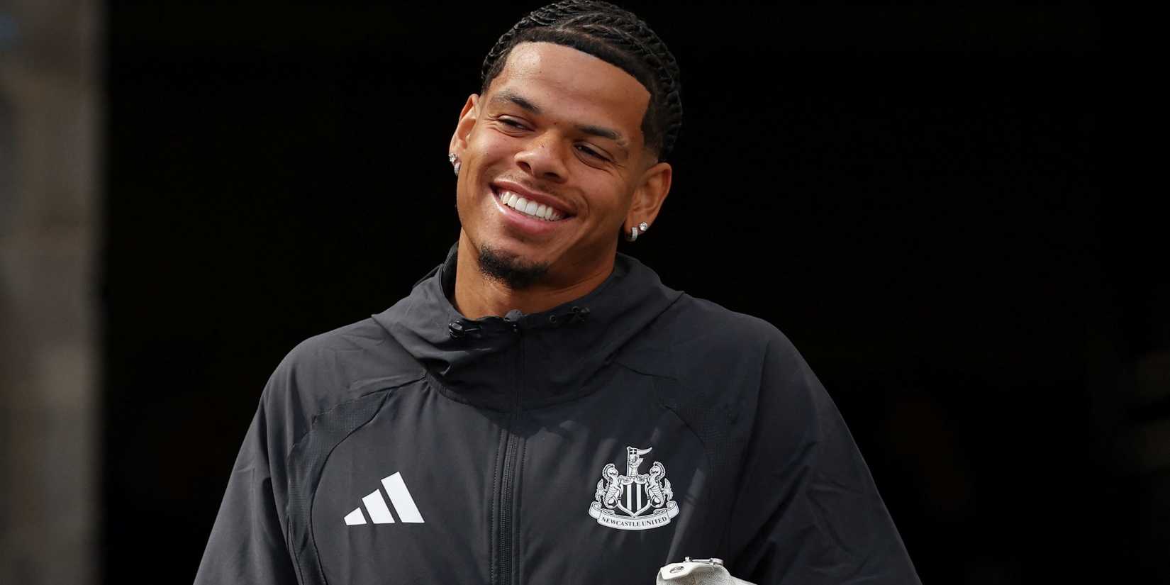 Newcastle United's William Osula arrives at the stadium ahead of the match