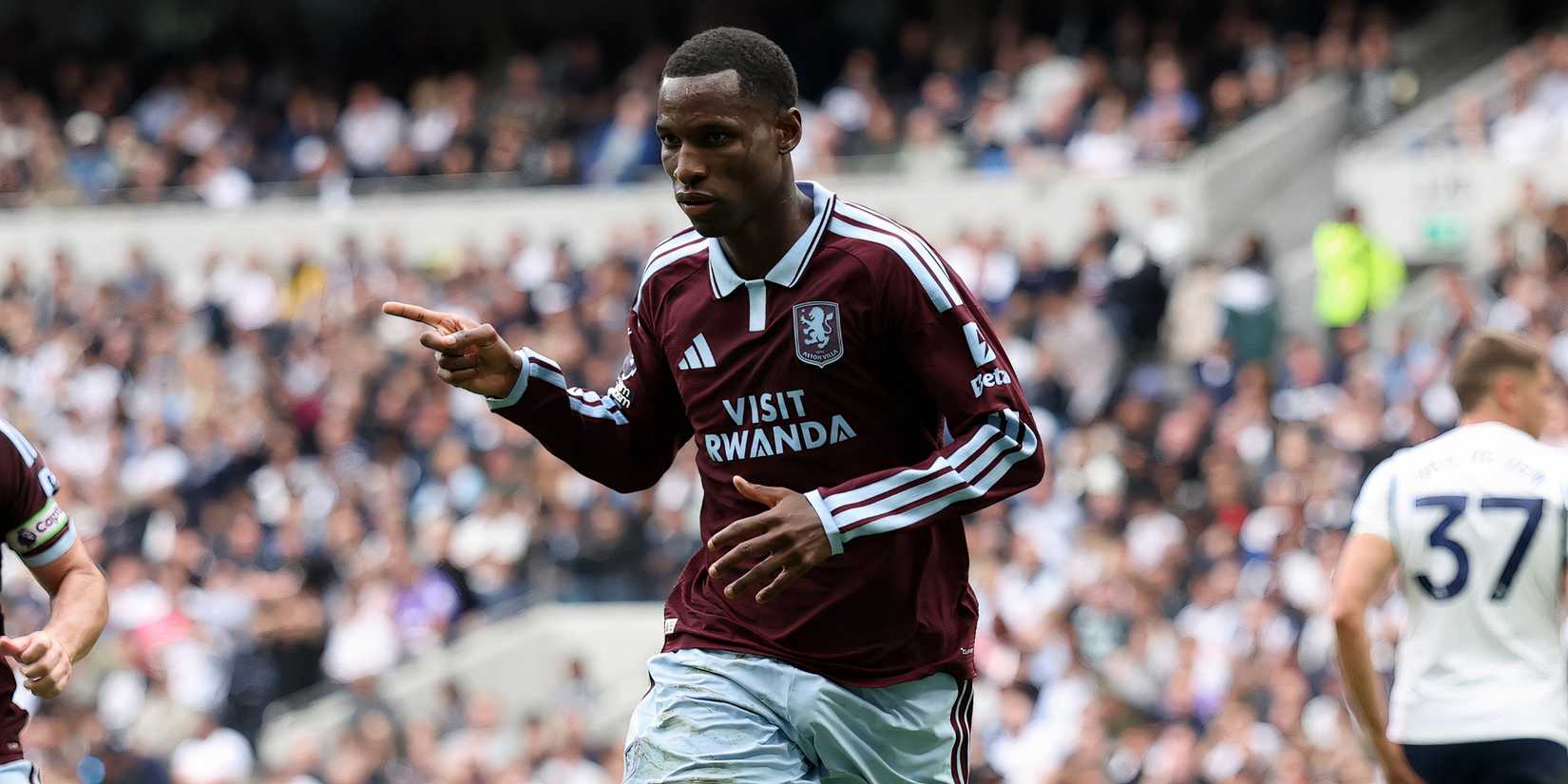nicolas-jackson-aston-villa-spurs