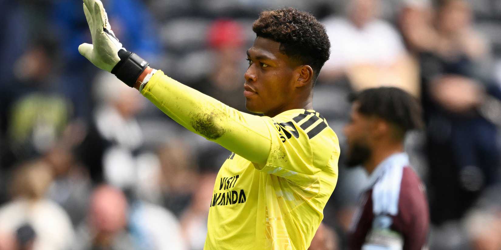 zion-suzuki-aston-villa-spurs