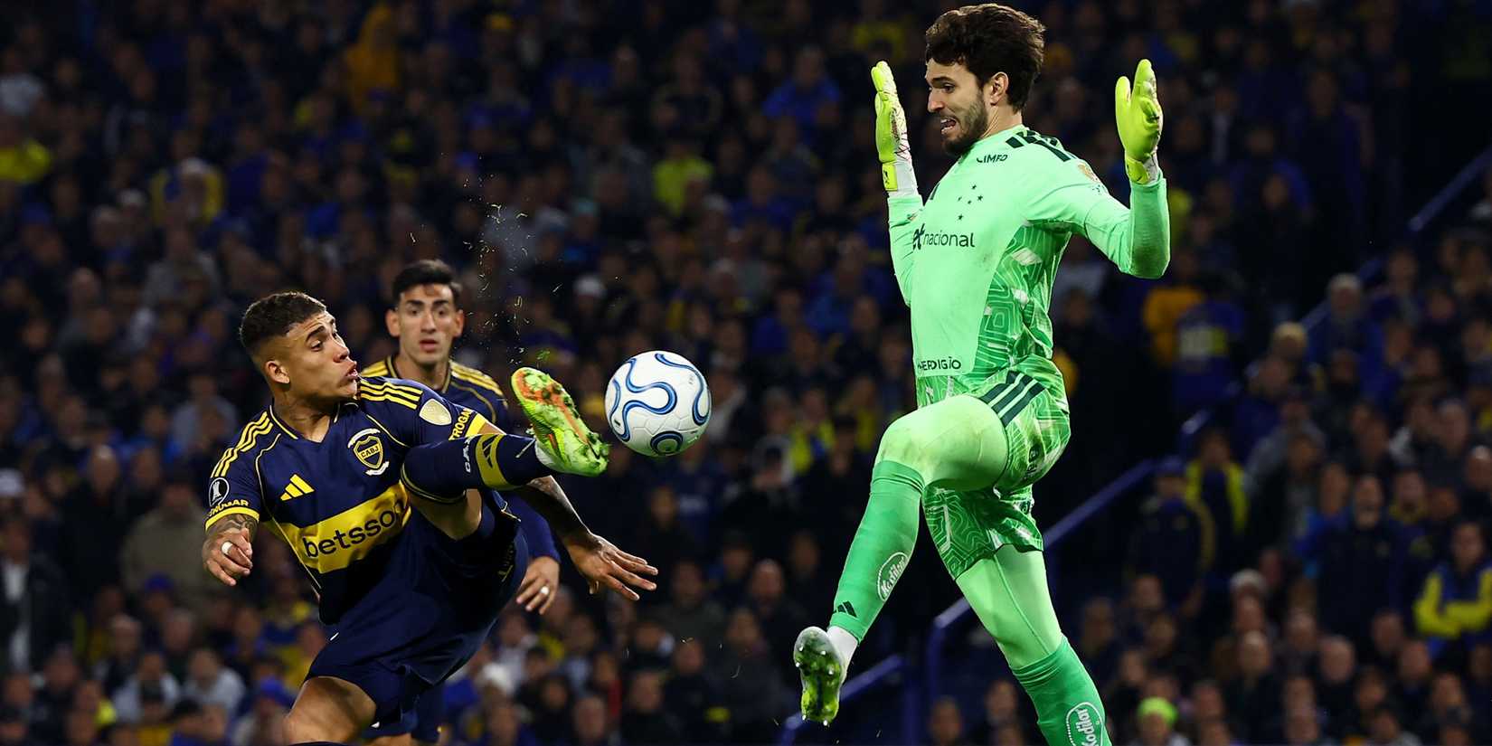 Boca Juniors' Ayrton Costa in action with Cruzeiro's Otavio Costa