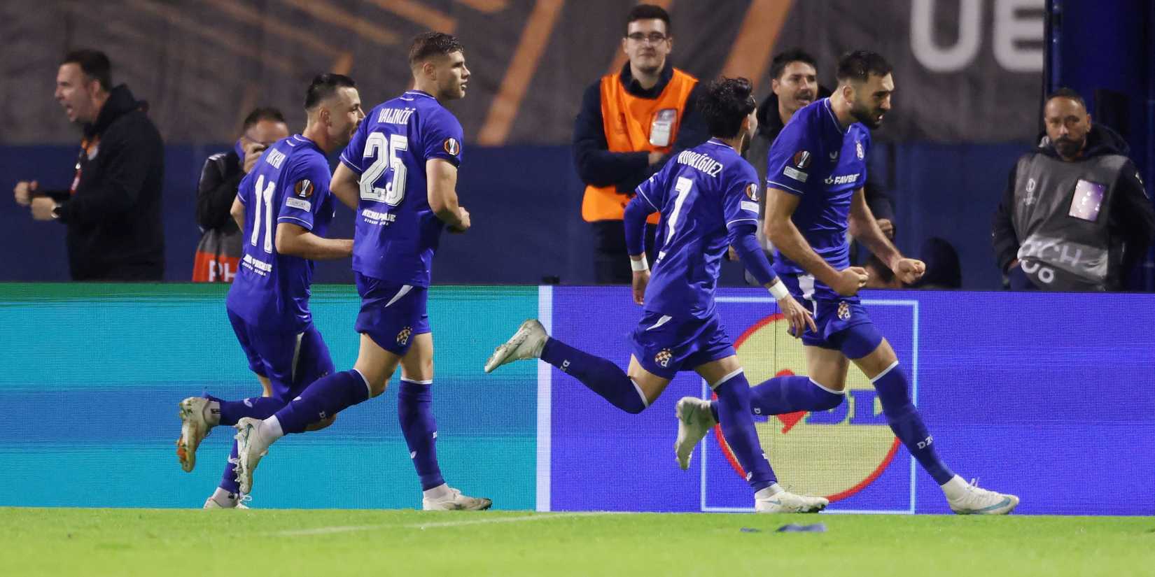Everton planning January move for 15-goal striker who's been compared ...