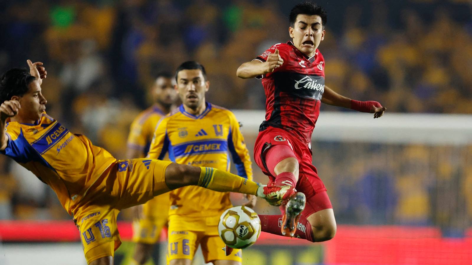 Arsenal make contact to sign £37m "little genius" in January move