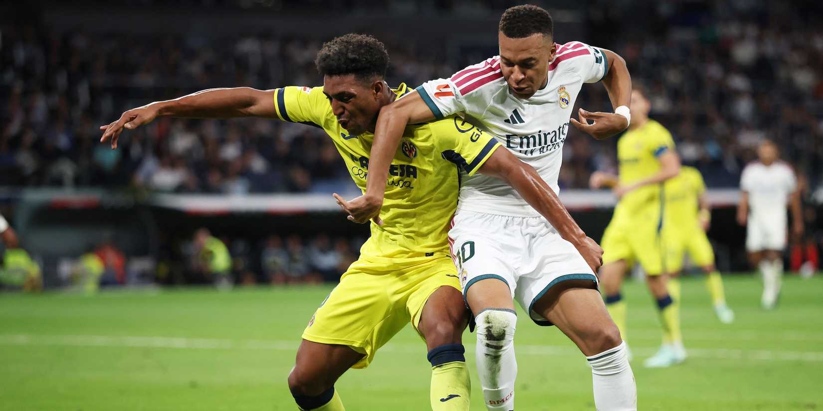 Villarreal's Alex Freeman in action with Real Madrid's Kylian Mbappe